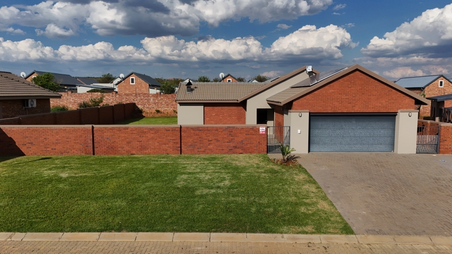 3 Bedroom Property for Sale in Van Der Hoff Park North West